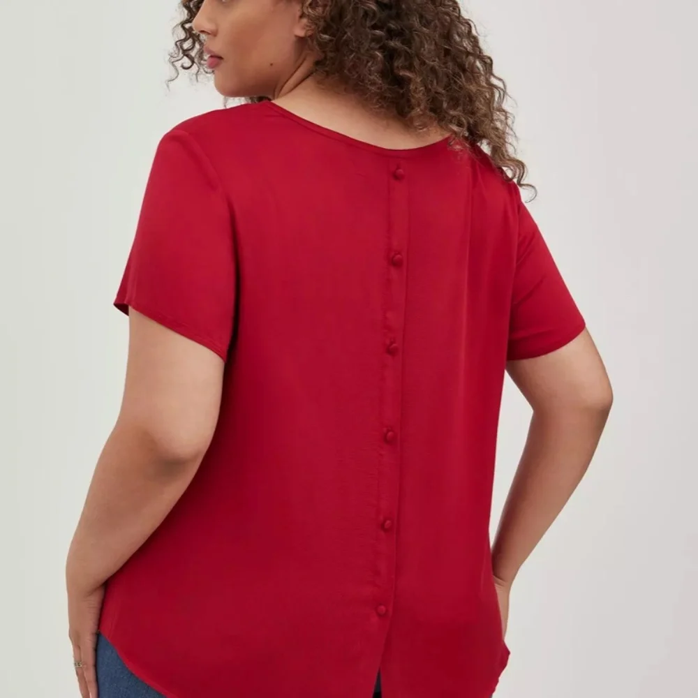 Torrid "Abby" Red Challis Blouse, 3x NWT - Picture 2 of 5